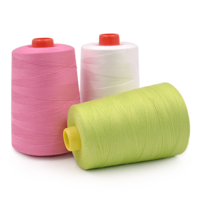 In magazzino Filati di poliestere Hilos De Coser Colore solido tinto Spunto 100% Filato di poliestere 40/2 Filato di cucitura di poliestere