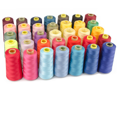 In magazzino Filati di poliestere Hilos De Coser Colore solido tinto Spunto 100% Filato di poliestere 40/2 Filato di cucitura di poliestere