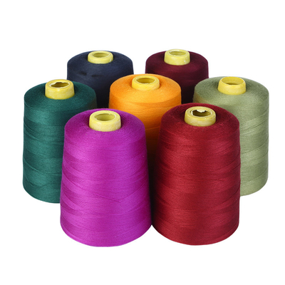 In magazzino Filati di poliestere Hilos De Coser Colore solido tinto Spunto 100% Filato di poliestere 40/2 Filato di cucitura di poliestere