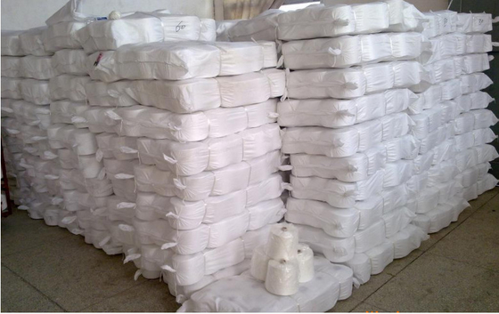 Fabbrica Hubei 40s/2 100% poliestere nucleo filato spunto materiale è Yizheng fibra grezza filato bianco