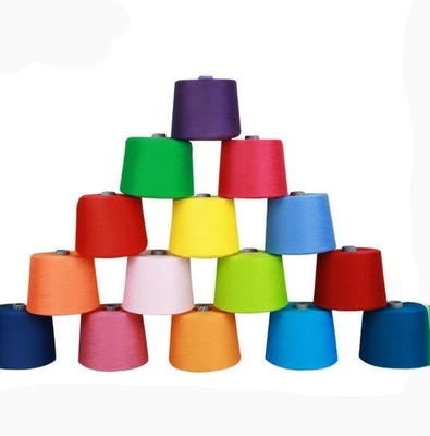 Filato di poliestere tinto in filo a fibra tagliata 60 / 2 60 / 3 Basso restringimento Buona solidità per cucire