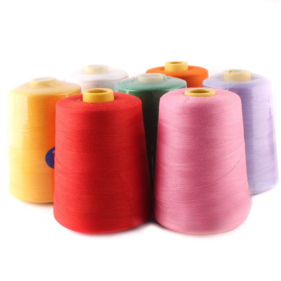 Cina 8000 Yards Poliestere filo di cucitura Spuntato Poliestere filo di cucitura per abbigliamento vendita calda