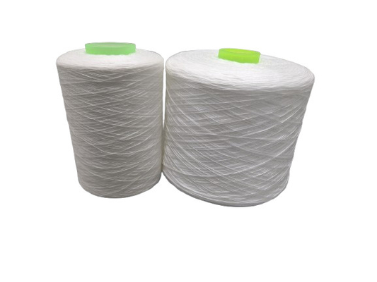 Filato di poliestere a filo continuo bianco grezzo, molto venduto, 100%, utilizzato per cucire abbigliamento